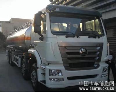 中國I代智能卡車豪沃T7H 驅(qū)動危化品運輸行業(yè)安全與效率新升級