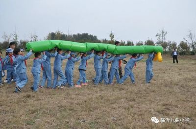 臨沂九曲小學二三中隊開展紅領巾尋訪主題實踐活動，弘揚沂蒙精神，傳承紅色基因